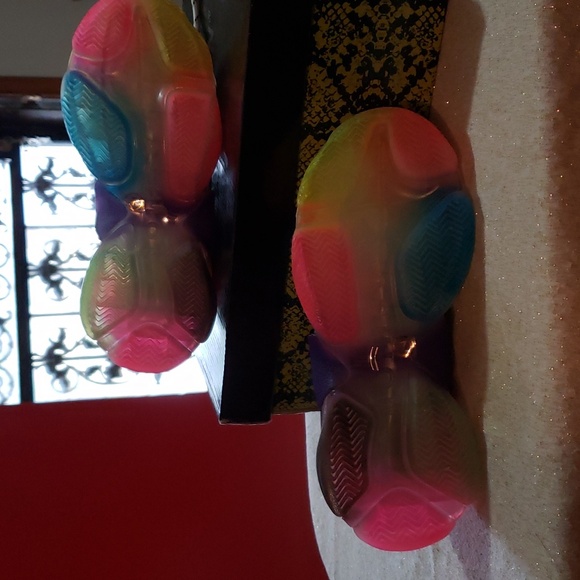 Sneakers - Picture 3 of 5